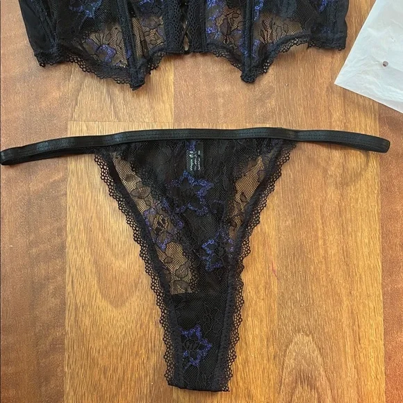 New MookiFree Black and Blue Lace Lingerie Set - Picture 5 of 16